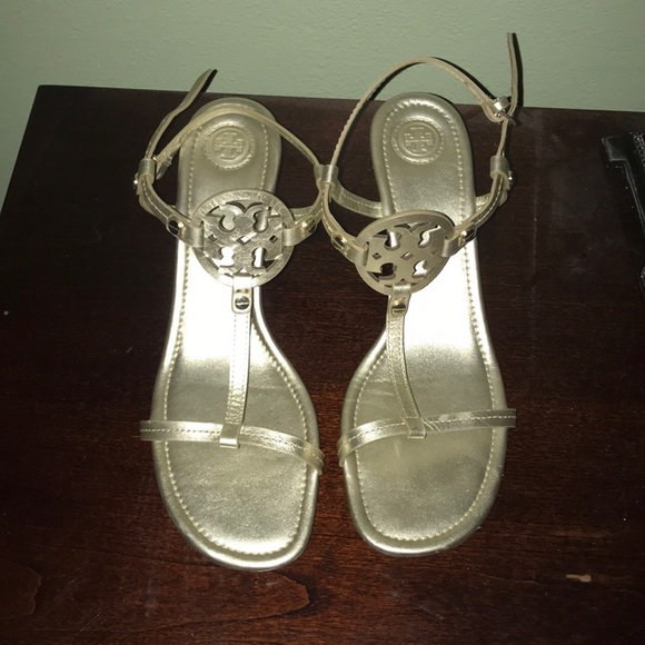 Tory Burch gold wedges - Picture 1 of 3